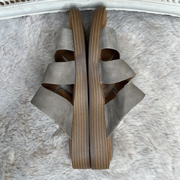 Euro Soft by Sofft | Nadine Grey & Silver Metallic Sandal - Picture 7 of 14